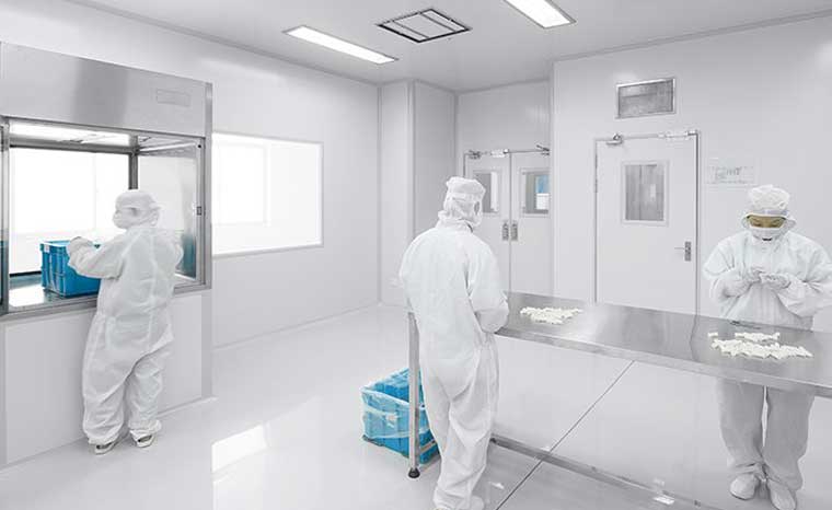 新建醫(yī)療器械工廠的生產(chǎn)企業(yè)應(yīng)當(dāng)具備什么條件和要求？